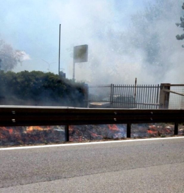 sterpaglie-a-fuoco-statale-16-hotel-house-porto-recanati-1-618x650