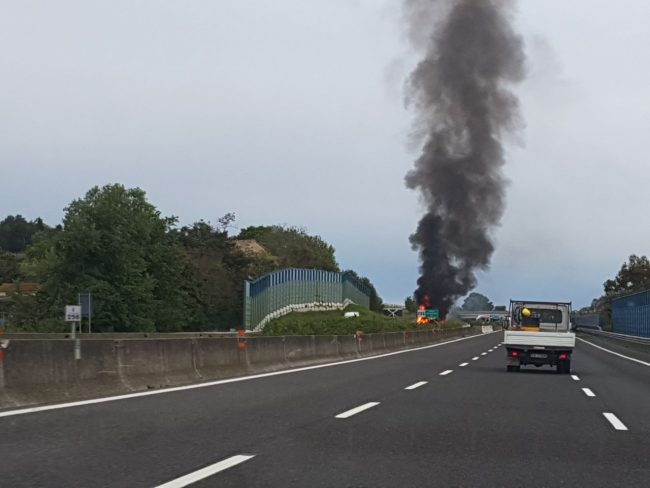 tir-fuoco-autostrada-incendio-10-650x488
