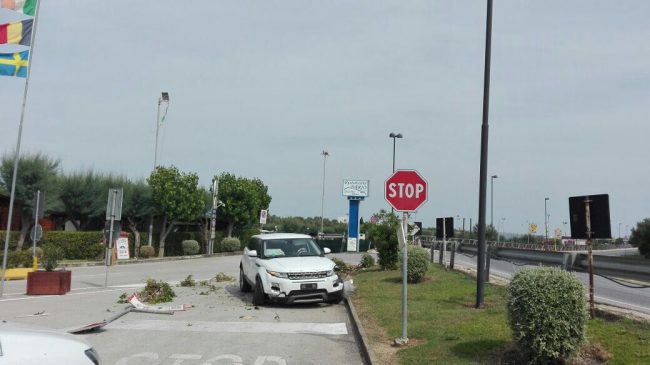 INCIDENTE-PORTO-RECANATI-2-650x365