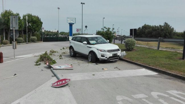 INCIDENTE-PORTO-RECANATI-3-650x365