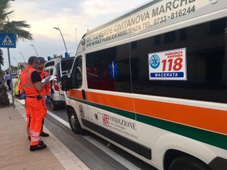 incidente-lungomare-nord-auto-bici-1-325x244