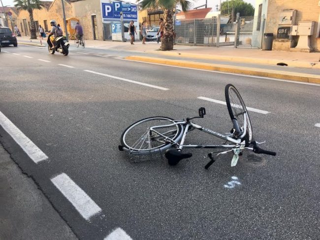 incidente-lungomare-nord-auto-bici-4-650x487