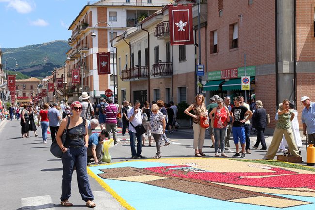 infiorata-10-1-650x433