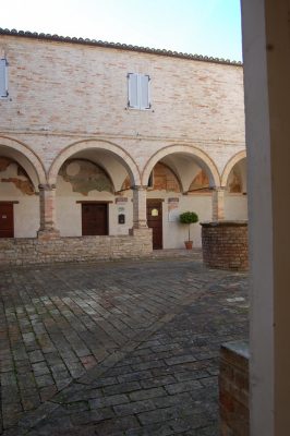 museo-postale-loro-piceno-1-266x400