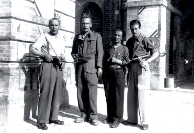 partigiani-in-piazza