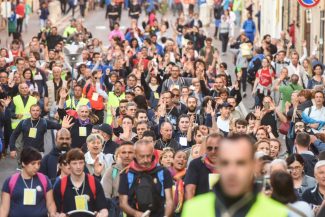 pellegrinaggio-macerata-loreto-arrivo-FDM-11-325x217