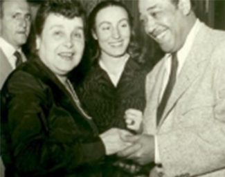 Anna-Claudi-a-New-York-con-il-pianista-jazz-Duke-Ellington-anni-’50-325x256