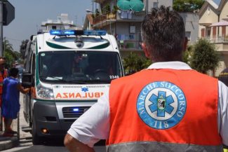ambulanza-118-archivio-arkiv-6-1-325x217