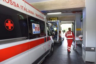 ambulanza-118-archivio-arkiv-8-1-325x217
