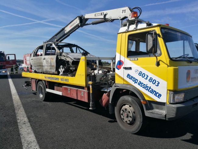 auto-a-fuoco-autostrada-1-650x488
