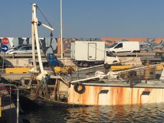 barca-affondata-civitanova-1-325x244