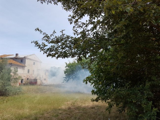 casolare-a-fuoco-scossicci-porto-recanati-1-650x488