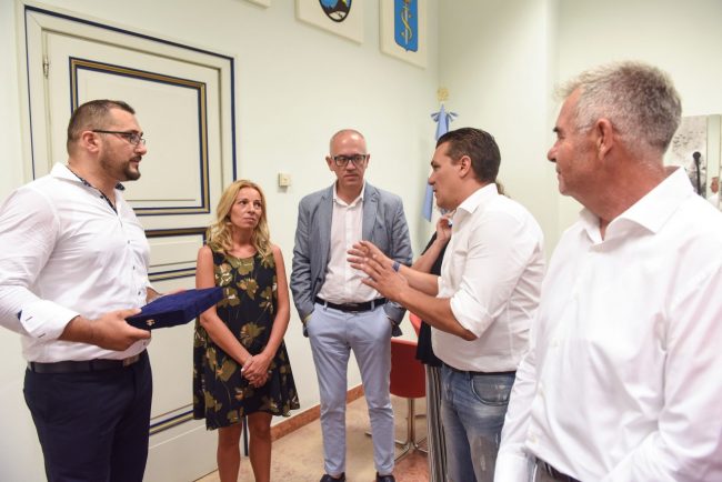 civitanova-sebenico-donazione-a-sindaco-ciarapica-5-650x434