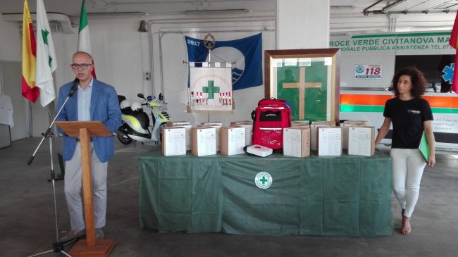 consegna-defibrillatori-2-650x365