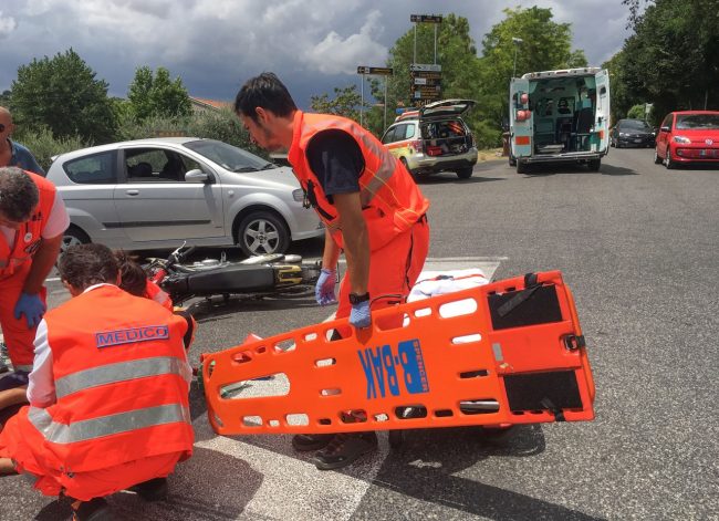incidente-auto-moto-strada-vergini-via-del-molino-civitanova-2-650x471