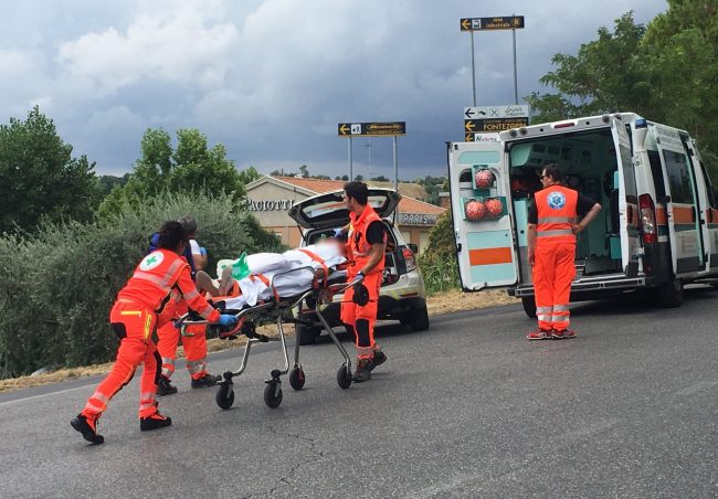 incidente-auto-moto-strada-vergini-via-del-molino-civitanova-3-650x452