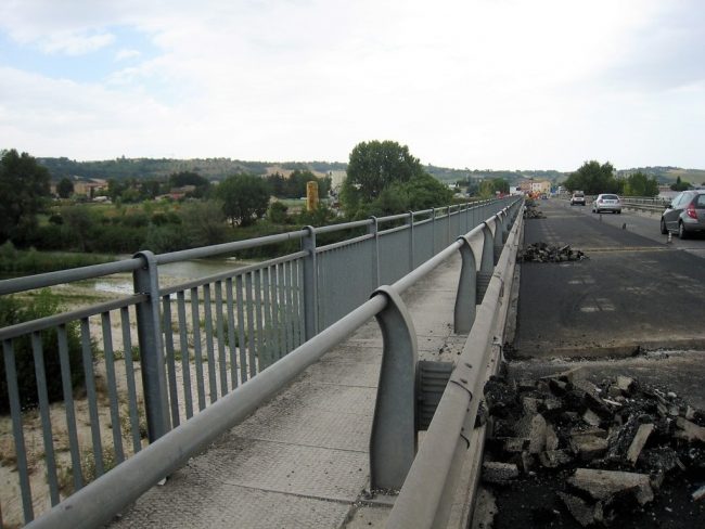 lavori-ponte-fiume-chienti-piediripa-corridonja-1-650x488