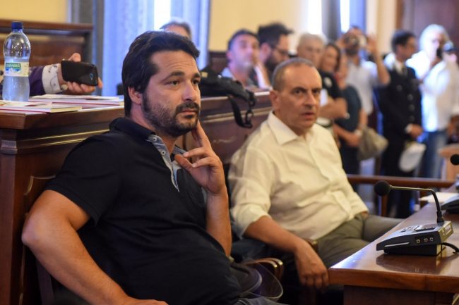 primo-consiglio-comunale-civitanova-poeta-corvatta-FDM_-1-650x433
