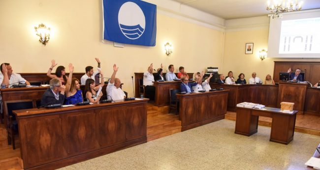 primo-consiglio-comunale-civitanova-votazione-FDM-9-650x345