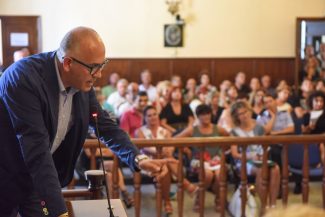 sindaco-ciarapica-saluta-dipendenti-civitanova-7-325x217
