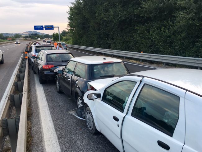 tamponamento-superstrada-zona-industriale-civitanova-5-650x488