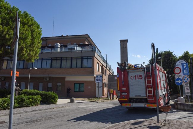 vdf-allospedale-per-principio-di-incendio-civitanova-2-650x434