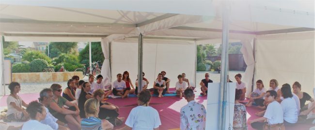 yoga-in-spiaggia-2-650x270