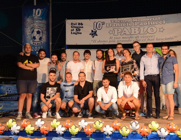 03-gli-amici-di-Daniele-su-stimolo-dei-quali-insieme-alla-famiglia-¿-nato-il-torneo-