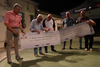 6-alle-6-2017-consegna-assegno-2-325x219