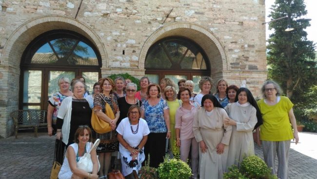 Istituto-Magistrale-Santa-Teresa-del-Bambino-Gesù-di-San-Severino-1-650x366