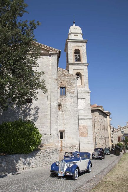 Le-auto-entrano-nel-centro-storico-di-Cingoli