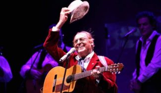 Renzo-Arbore-allo-Sferisterio