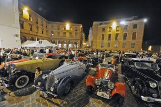 Sibilliniedintorni-2015_piazza-Vittorio-Veneto-325x216