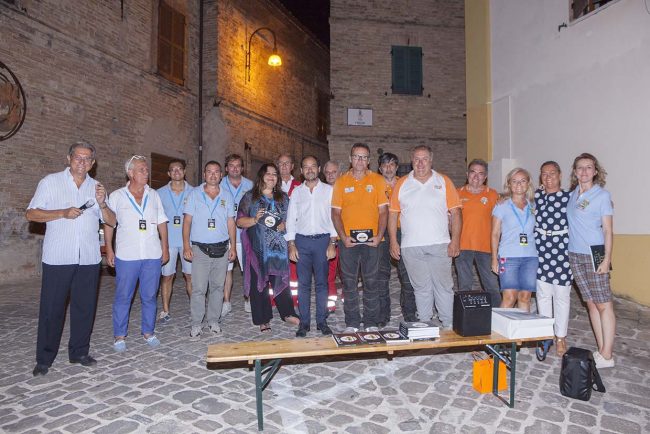 Staff-Sibillini-e-dintorni-insieme-al-sindaco-Messi-ad-Appignano