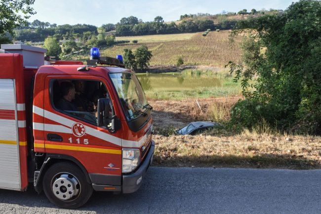 auto-fuori-strada-civitanova-alta-3-650x434