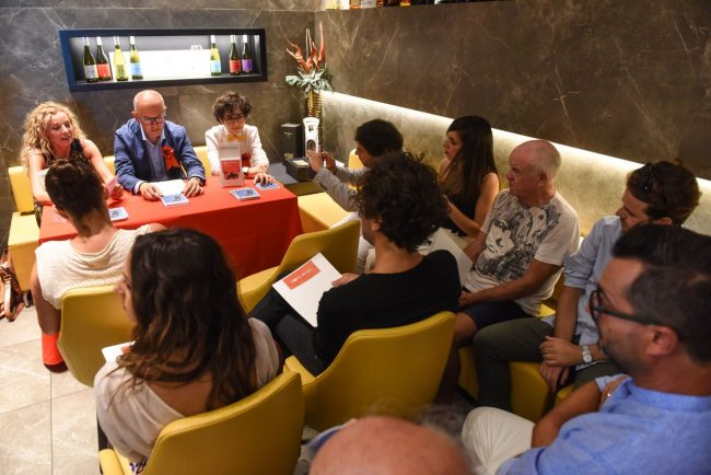 conferenza-popsophia-maika-gabellieri-fabrizio-ciarapica-lucrezia-ercoli-civitanova-1-650x434