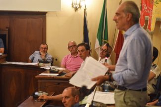 consiglio-comunale-agosto-silenzi-morresi-troiani-civitanova-FDM-2-325x217