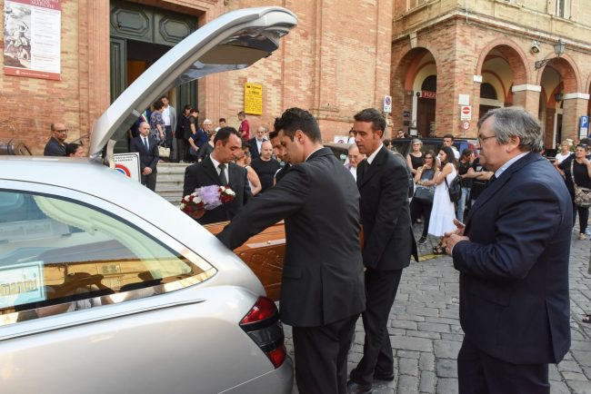 funerale-marilena-romanini-civitanova-1-650x434