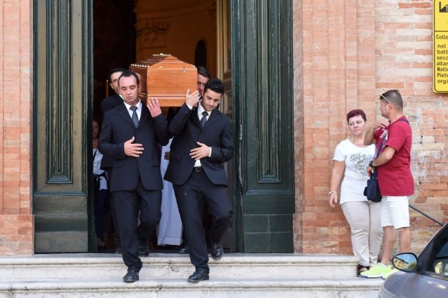 funerale-marilena-romanini-civitanova-8-650x433