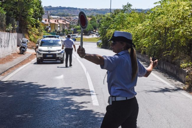 incidente-auto-motorino-via-costamartina-civitanova-4-650x434