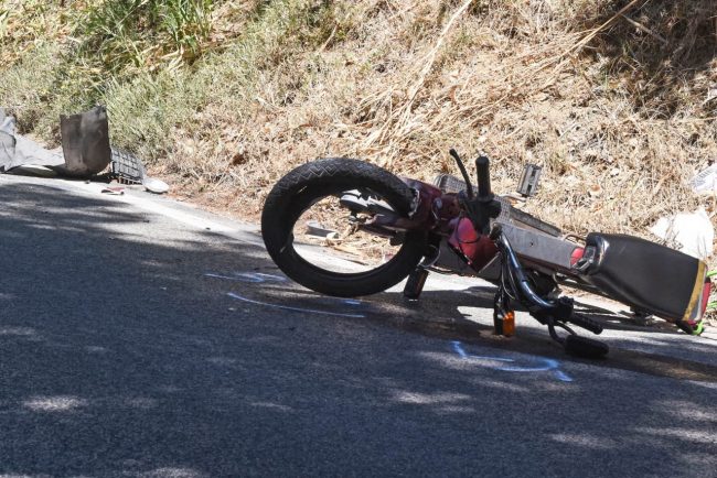 incidente-auto-motorino-via-costamartina-civitanova-6-650x434