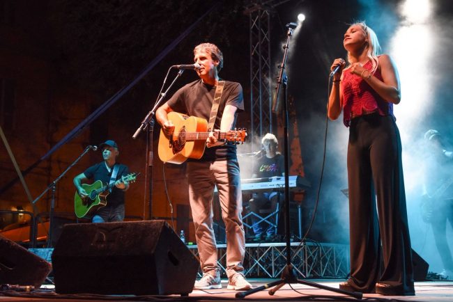 luca-barbarossa-festa-san-marone-piazza-della-libertà-civitanova-alta-15-650x434