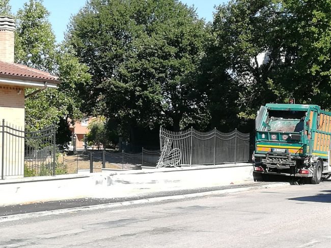 monte-san-giusto-via-dellartigianato-incidente