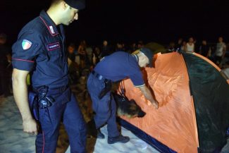 notte-di-ferragosto-controlli-in-spiaggia-carabinieri-gdf-FDM-2-325x217