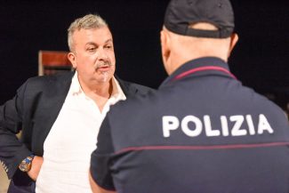 notte-di-ferragosto-controlli-in-spiaggia-ciro-de-luca-polizia-FDM-3-325x217