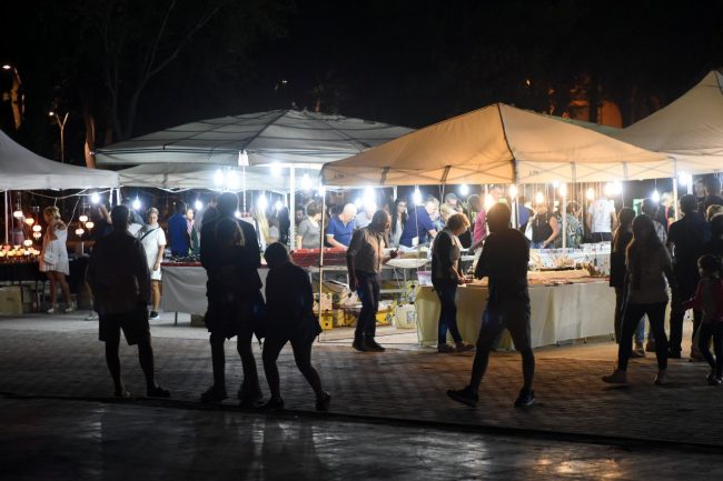 notte-di-ferragosto-mercatino-varco-sul-mare-civitanova-2-650x433