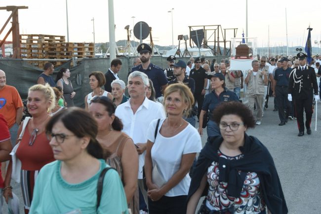 processione-in-mare-san-marone-2017-civitanova-FDM-1-650x433