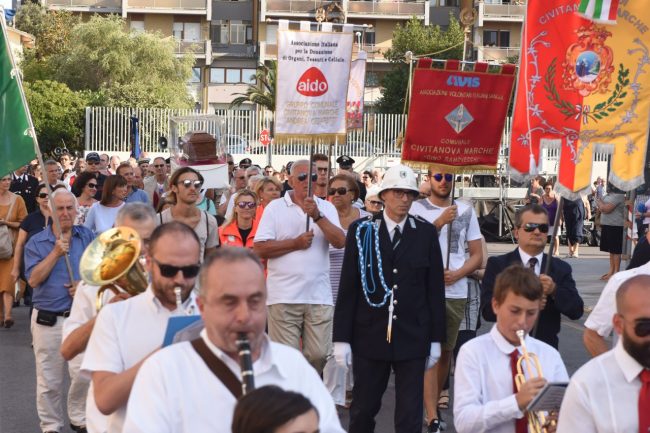 processione-in-mare-san-marone-2017-civitanova-FDM-5-650x433