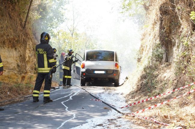 sabbioni-1-auto-a-fuoco-650x432