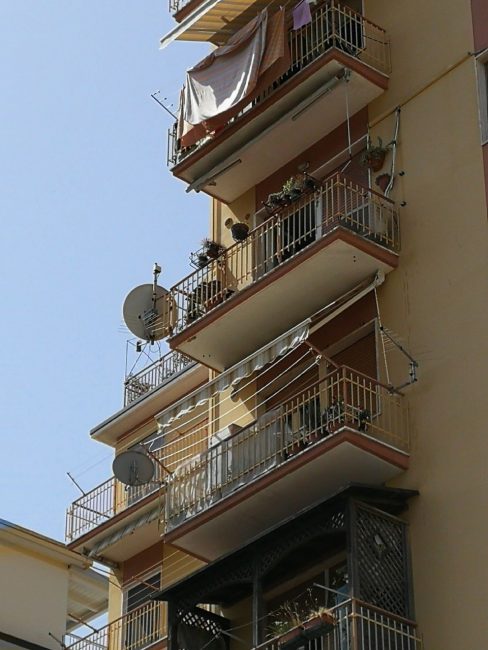 via-dei-velini-caduta-dal-terrazzo2-488x650